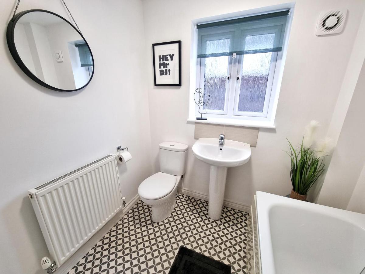 Modern & Spacious 3 Bedrooms And 2 Bathrooms Home, Free Parking! Cambridge  Exterior foto